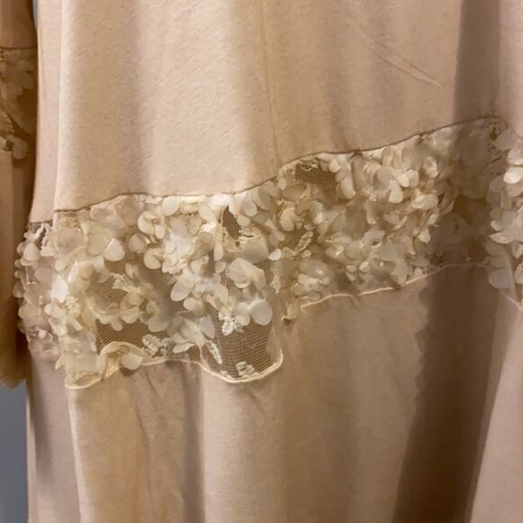 POL Mixed Media Top Large - Picture 3 of 9